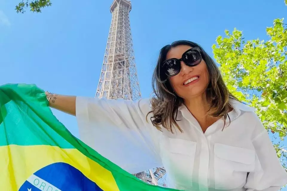 Janja dá esticada a Paris após passeio no Japão