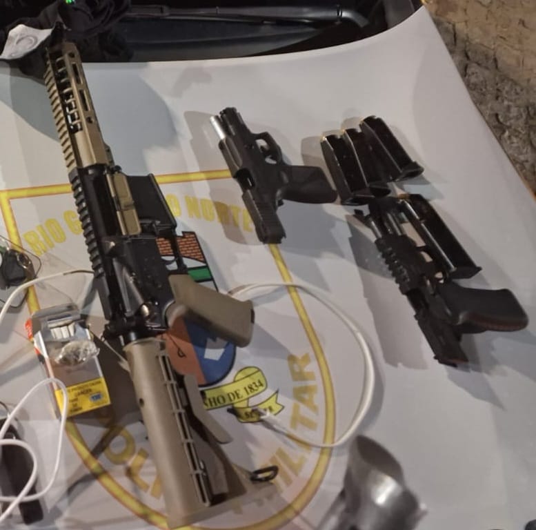 PM prende em Pium suspeitos de atentado na Vila de Ponta Negra com fuzil e pistolas