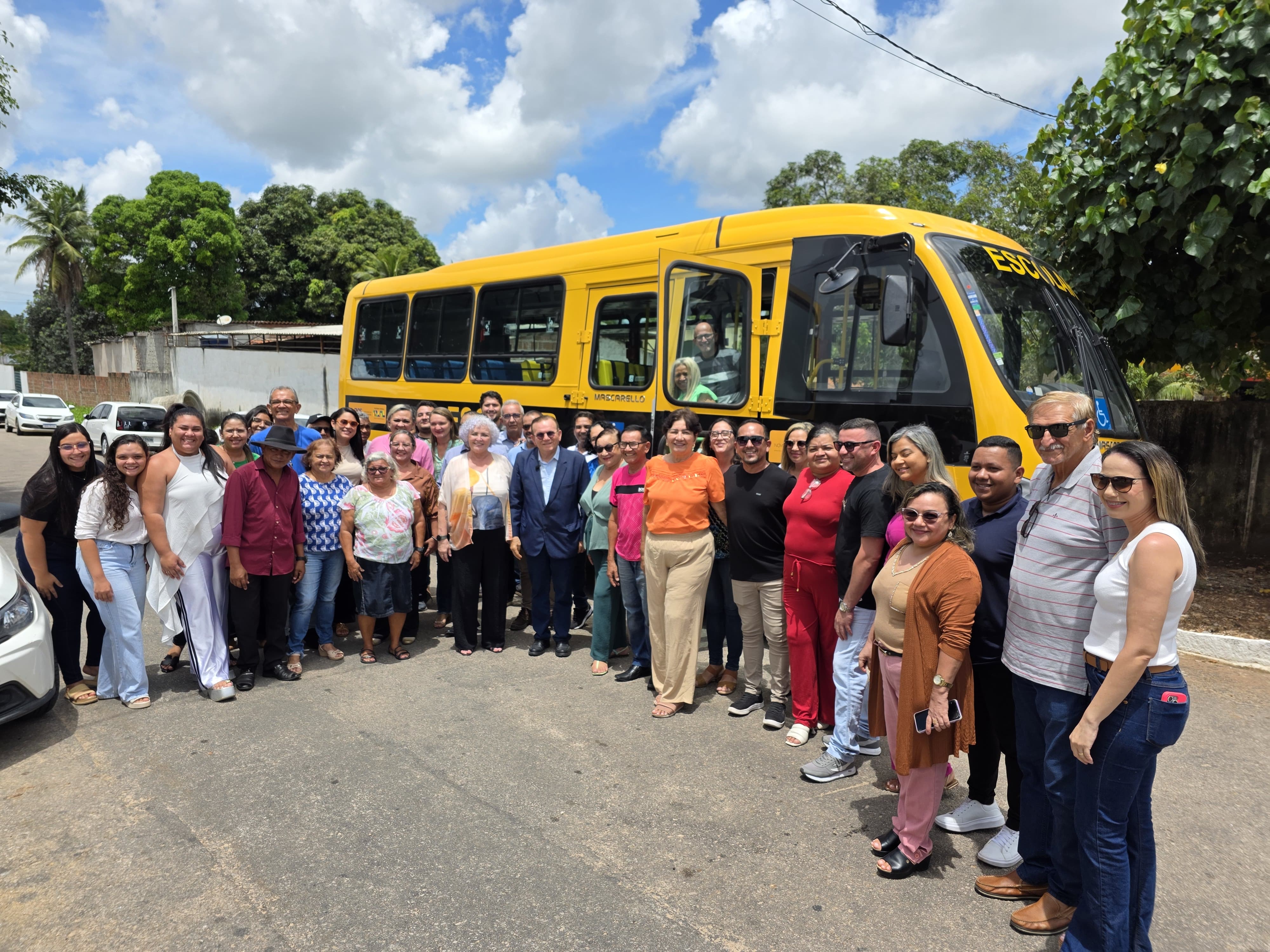 Prefeitura de São Gonçalo do Amarante entrega novo ônibus escolar