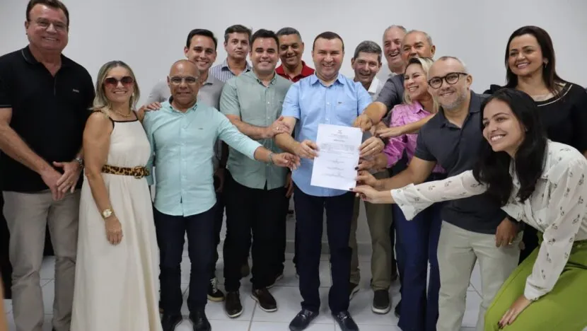 Prefeito assina ordem de serviço para pavimentação no Distrito Industrial de Macaíba