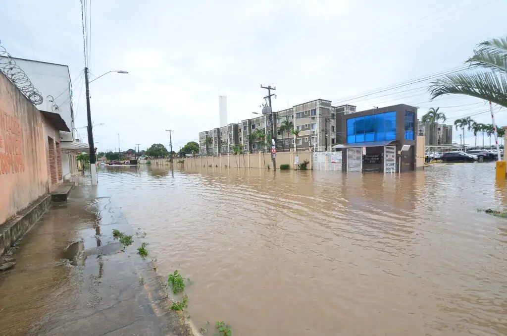 Mais de três mil toneladas de lixo são retiradas das lagoas de captação