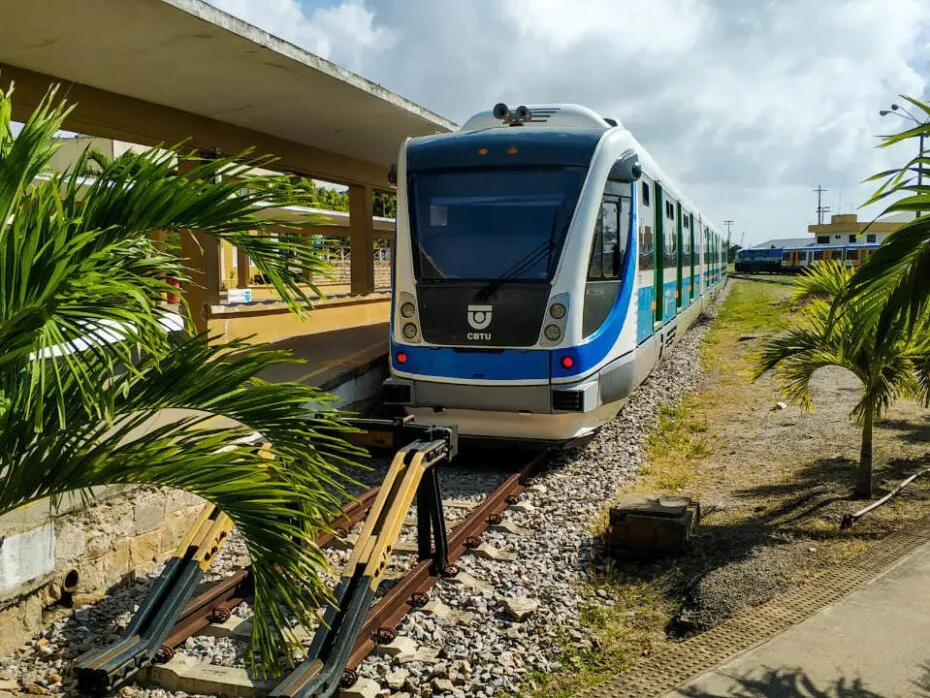 Trens urbanos voltam a operar nesta segunda-feira após interrupção causada pelas chuvas
