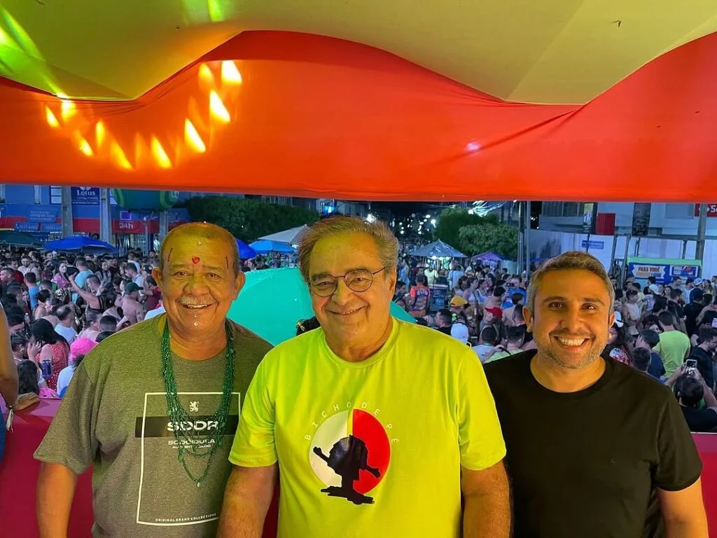 Álvaro Dias participa do Carnaval de Caicó no bloco Bicho de Pé