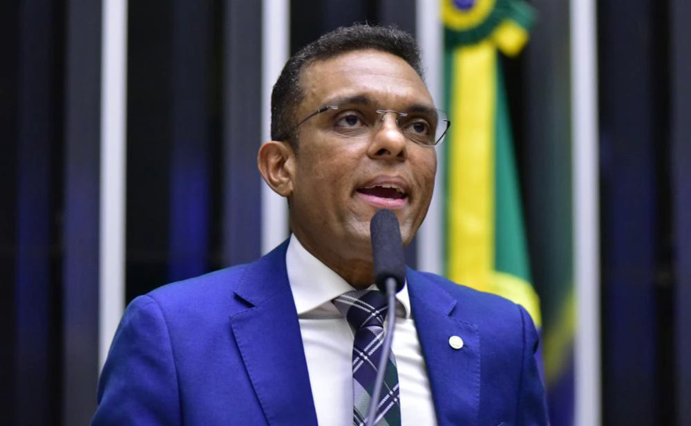 Deputado pede: “Lula, fora!” e diz que “o povo não aguenta mais”