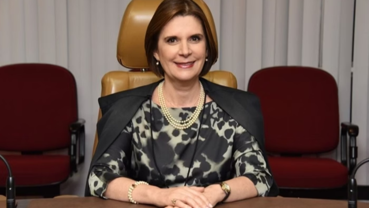 Nova presidente do Tribunal Militar quer tirar a patente de capitão de Bolsonaro