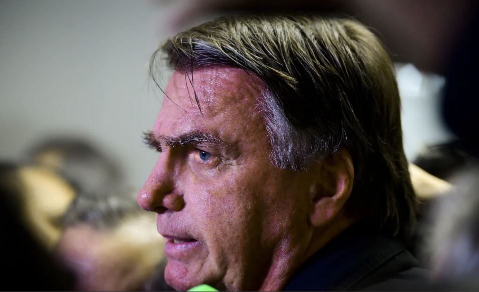 Ministros do STF divergem sobre rapidez em julgar Bolsonaro antes de 2026