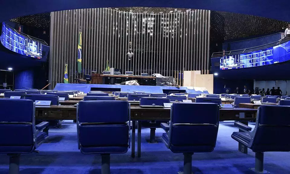Senado tem custo bilionário, mas só trabalhou um dia este ano