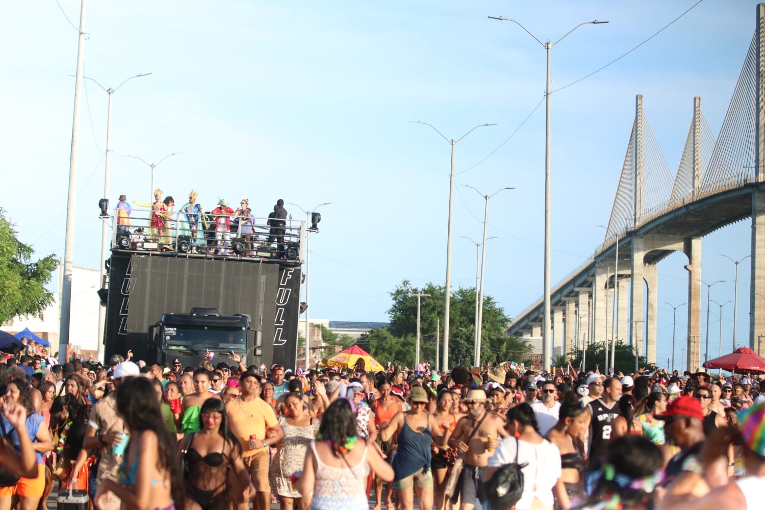 Avenida da Alegria recebe mais de 100 mil foliões e marca a história do carnaval de Natal