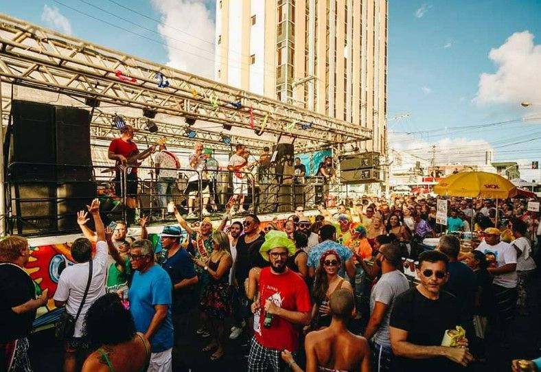 O carnaval acabou? "Omi tenha calma!". Estamos chegando para estender a folia!
