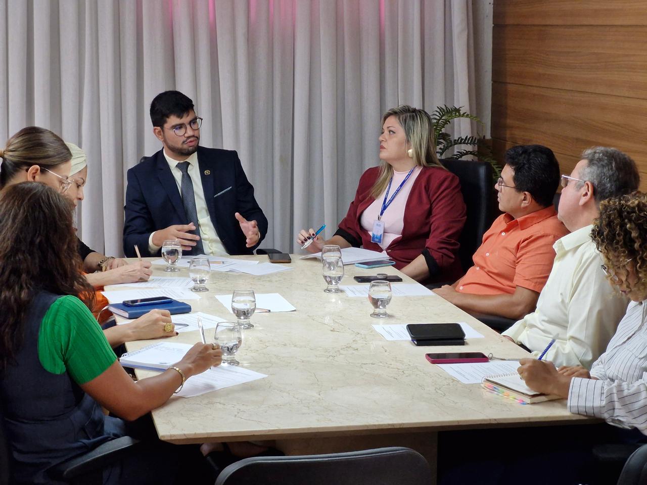 Frente Parlamentar em Defesa dos Diretos da Criança e do Adolescente inicia atividades na Câmara de Vereadores de Natal