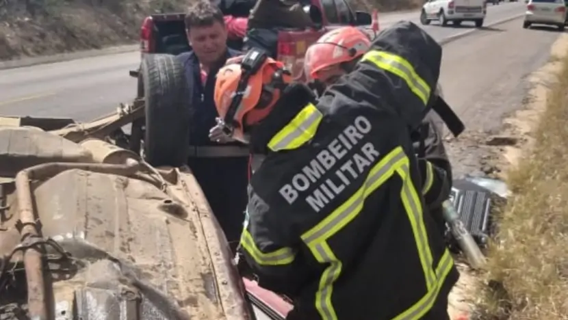 Bombeiros do RN retiram vítima das ferragens de acidente automobilístico na BR 226