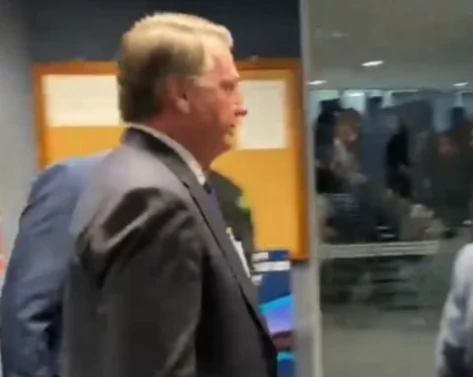 VÍDEO: Bolsonaro surpreende e vai ao STF no dia do julgamento de denúncia