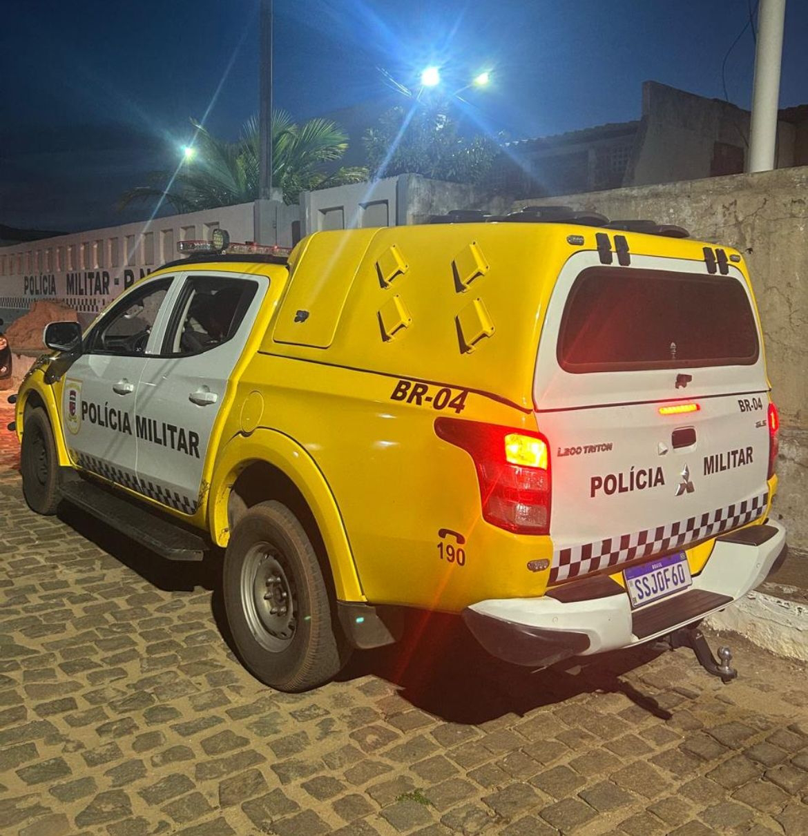 PM prende pai embriagado que passou carro para filho adolescente durante blitz em Touros