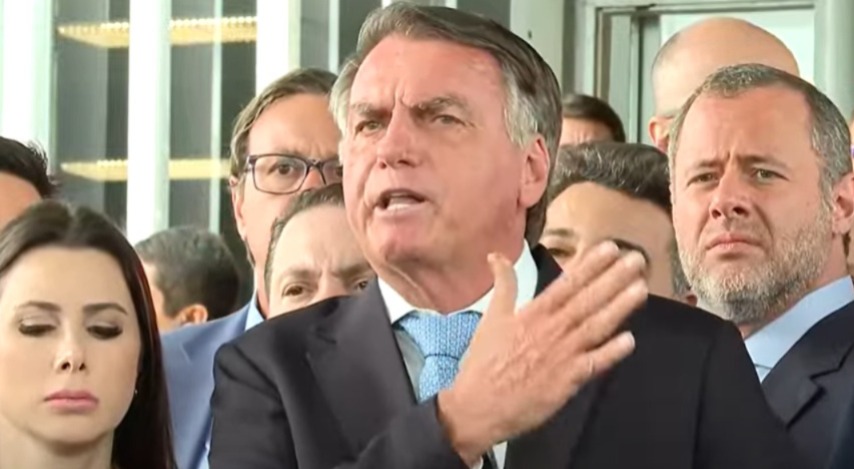 ‘Exatamente o que vimos acontecer na Venezuela’, diz Bolsonaro sobre STF