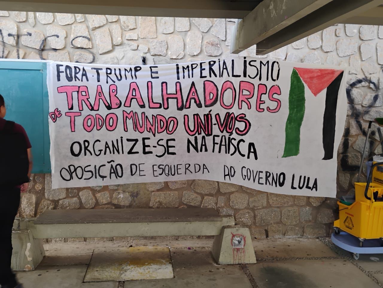 Grupo revolucionário promove "Tour Comunista" na UFRN e protesta contra o governo Lula