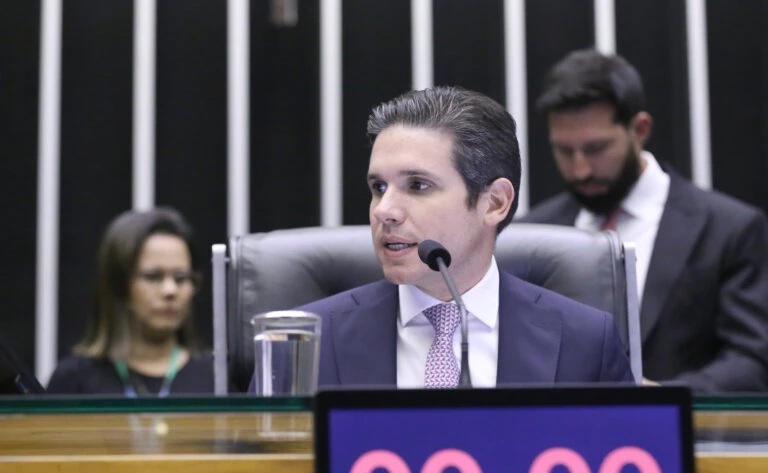 Motta diz que não há ‘perseguição política’ e nem ‘exilados’ no Brasil