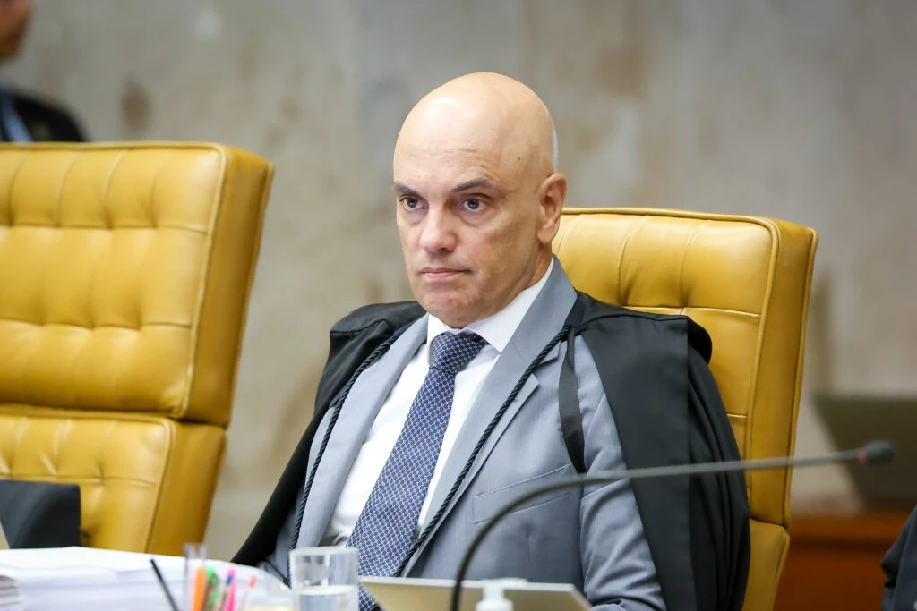 Deputados dos EUA querem que Donald Trump puna Moraes