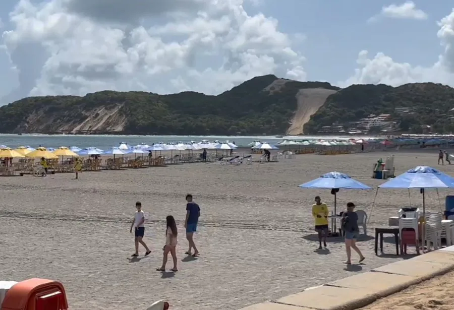 Adaptação da praia de Ponta Negra após engorda pode levar de 6 meses a 1 ano, aponta especialista