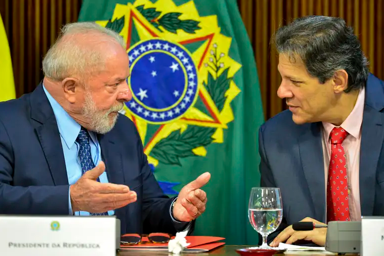 58% dos brasileiros avaliam que economia está no “caminho errado”