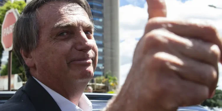 Bolsonaro ironiza situação de roubo do jornalista da Globo: “pra tomar uma cervejinha”
