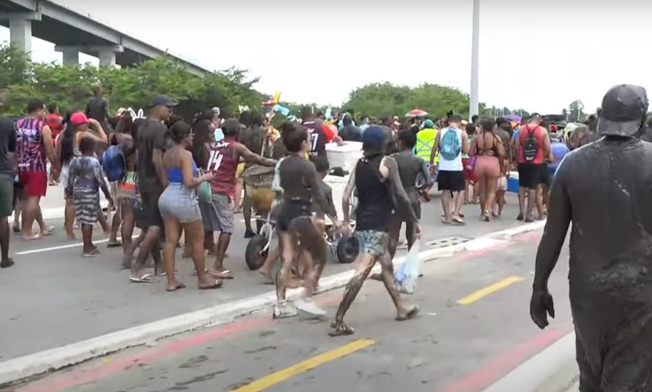 'Os Cão' é alegria e irreverência no carnaval na Redinha