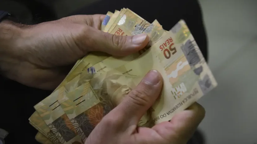 Governo do RN paga salários de abril com reajuste para mais de 100 mil servidores nesta quarta