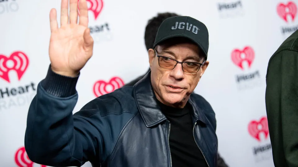 Ator Van Damme é acusado de fazer sexo com vítimas de tráfico sexual