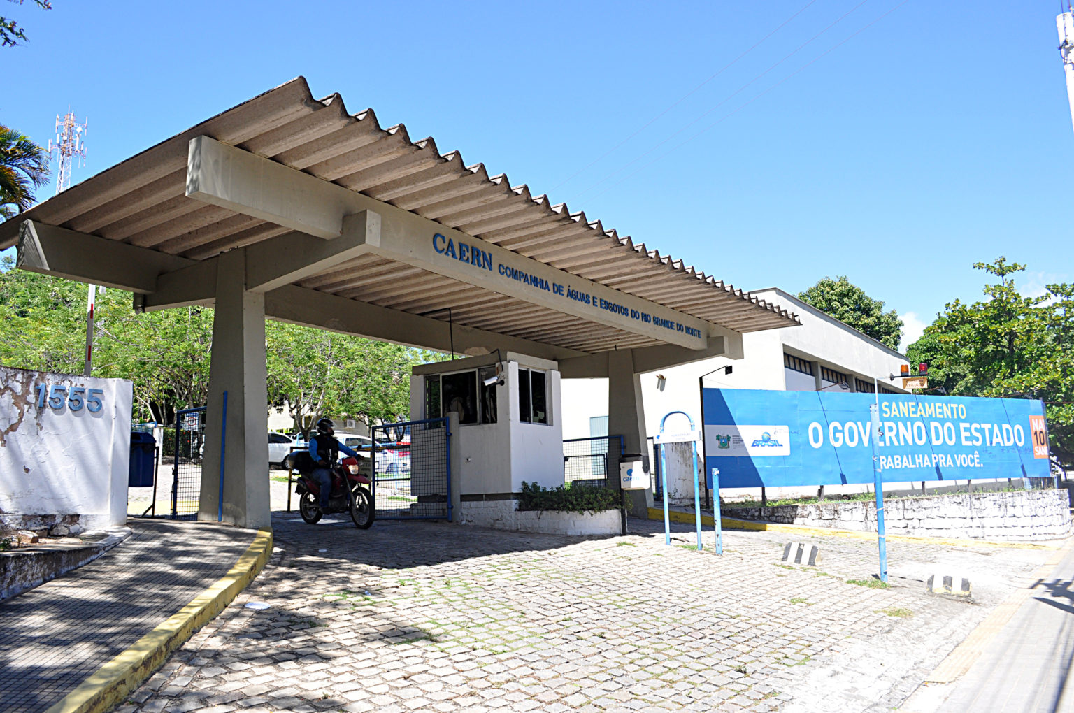Manutenção emergencial da Caern interrompe abastecimento de água em bairros de Natal e São Gonçalo