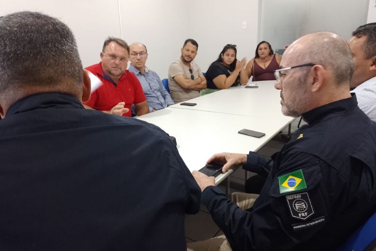 Moradores de Caiçara do Rio do Vento, PRF e DNIT discutem sobre segurança na BR-304