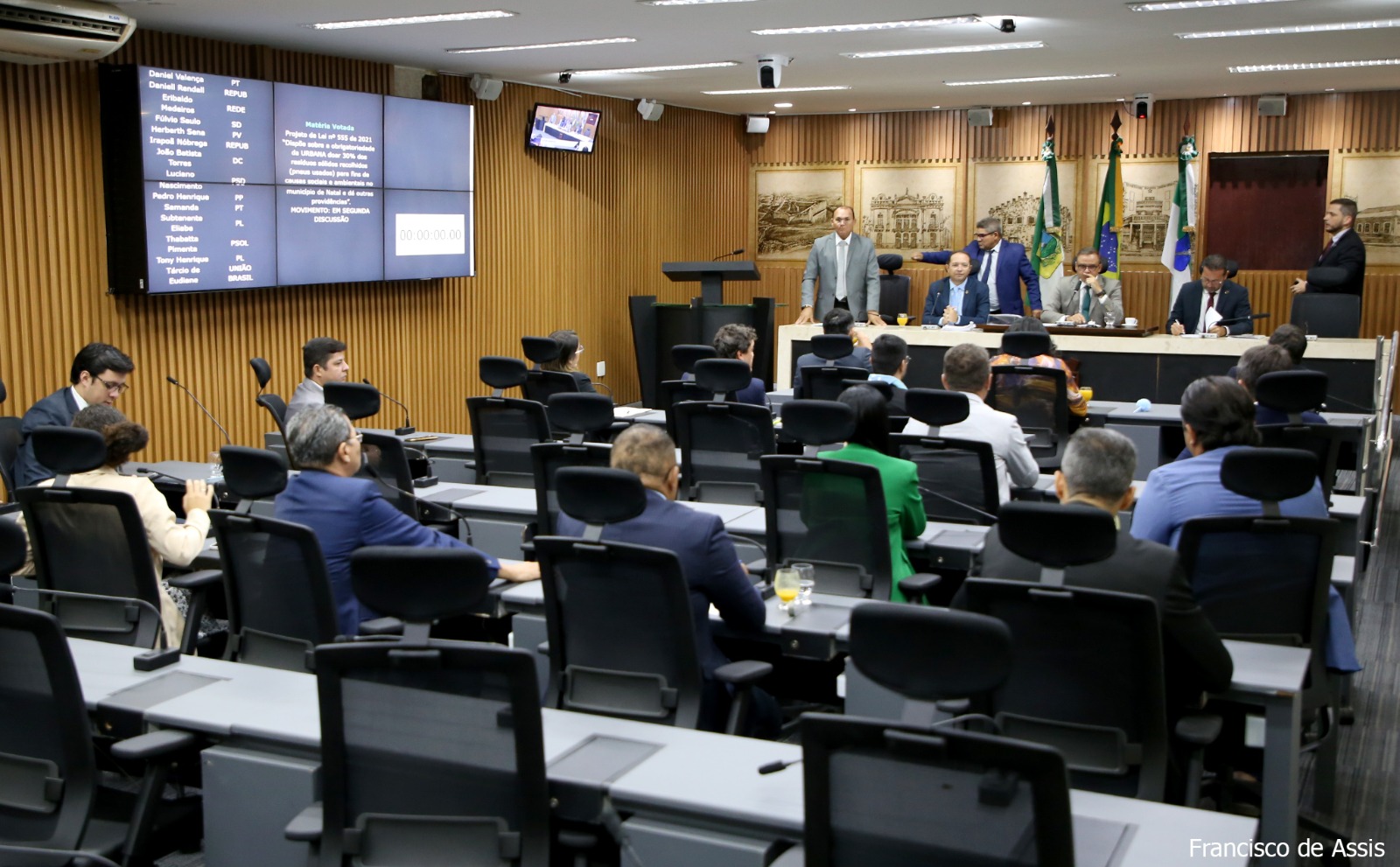 Vereadores aprovam leis sobre trânsito, meio ambiente e educação em Natal
