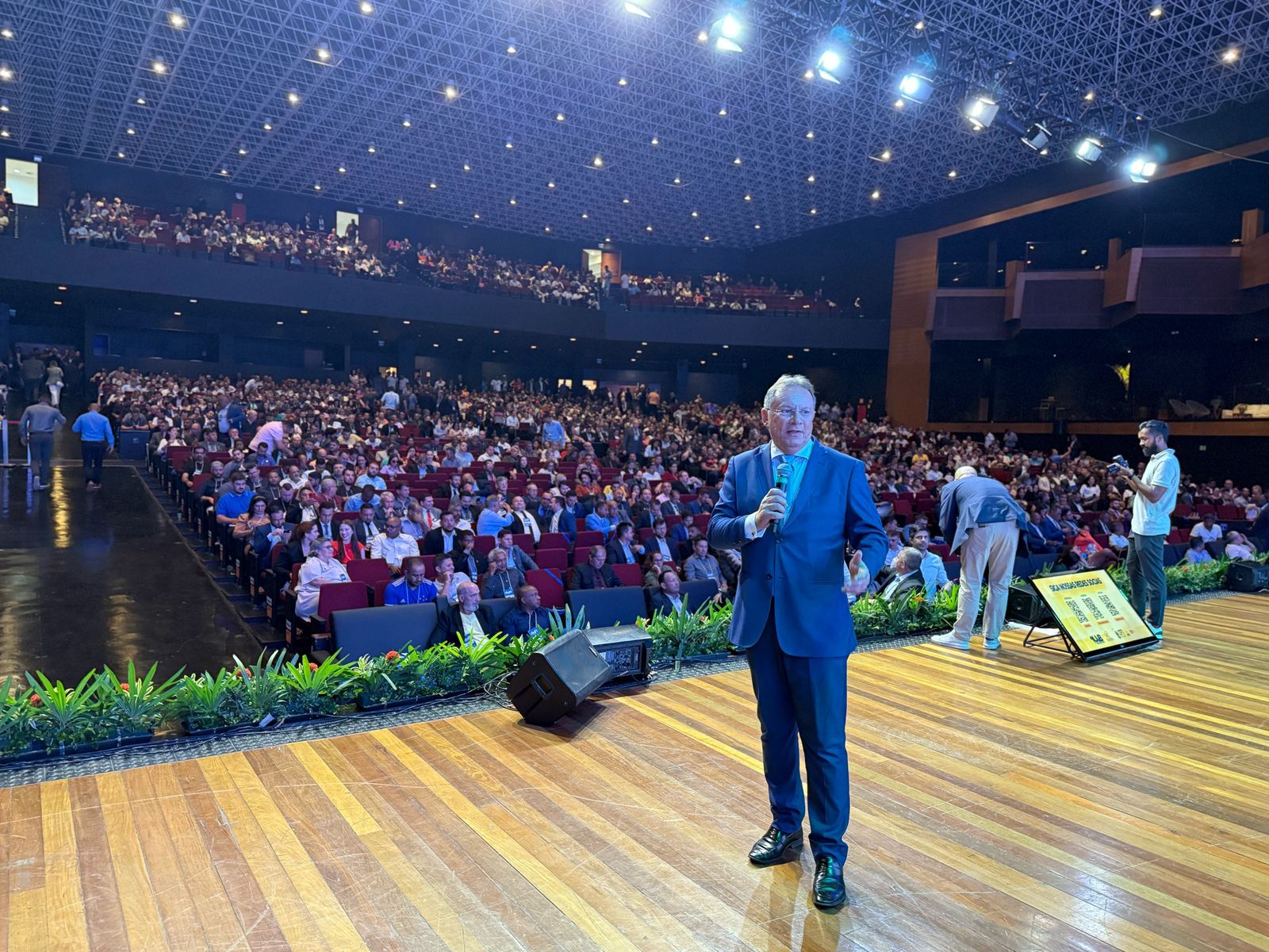 Raniere Barbosa ministra palestra na XXIV Marcha dos Legislativos Municipais, em Brasília