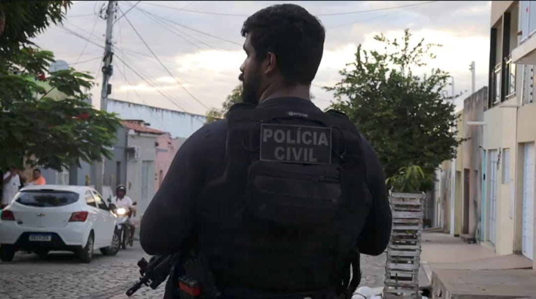 Polícia prende foragidos envolvidos na morte do ex-prefeito de São Pedro do Potengi; dupla foi localizada no Ceará