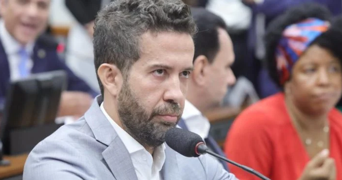 ‘Rachadinha’ no gabinete de Janones bancou até clínica de estética, revela PF