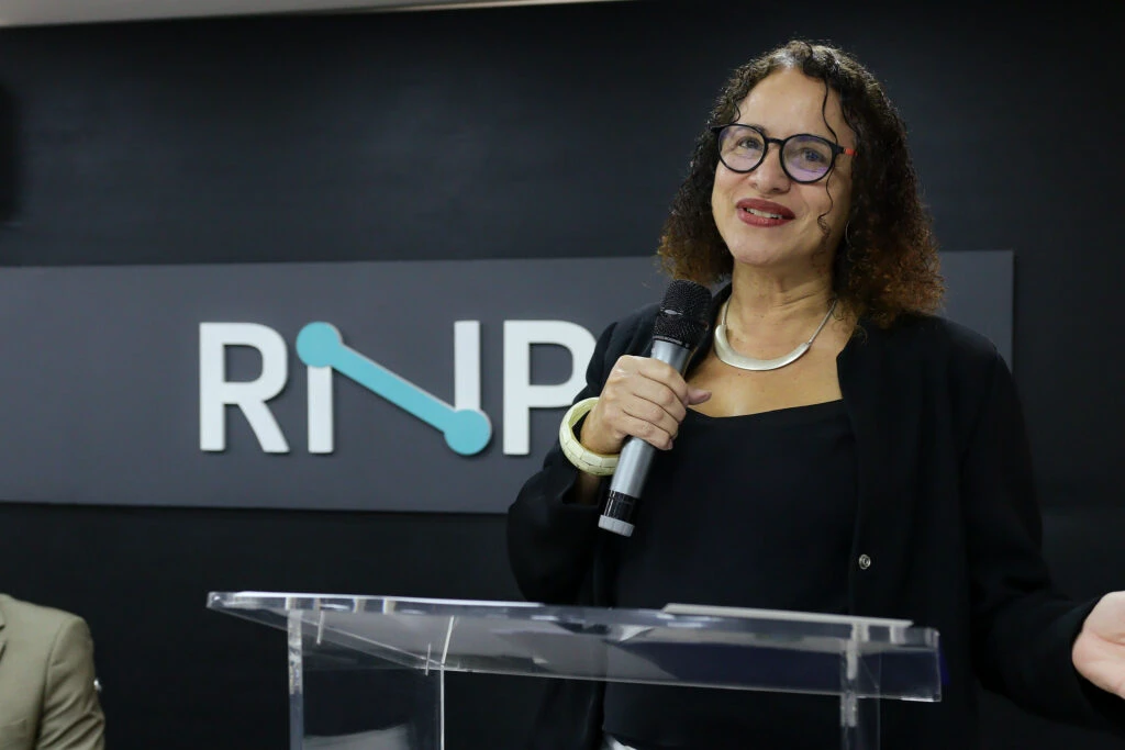 Lula quer uma linguagem própria de IA para o Brasil, diz ministra