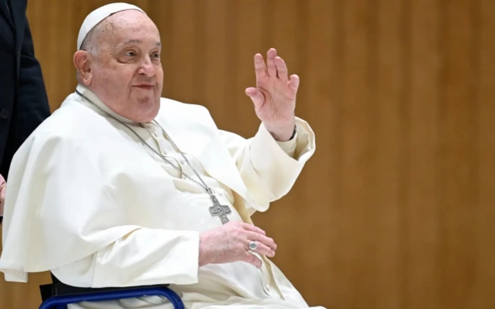 Caixão mais simples, camerlengo no comando; entenda os 9 dias de funeral do papa