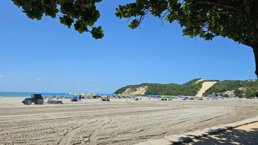 960 mil m² da orla de Ponta Negra já passaram pelos serviços de limpeza e remoção de rodolitos