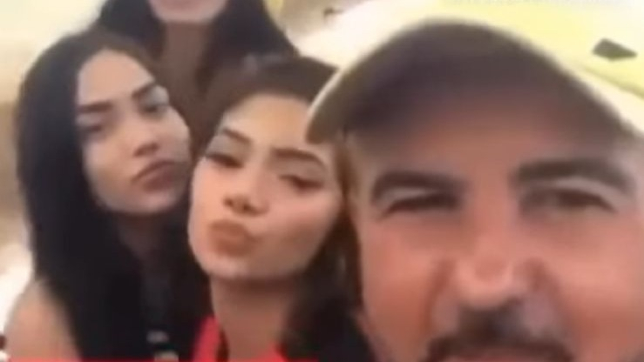 VÍDEO: Homem casado posta vídeo com mulheres e esposa ateia fogo em casa