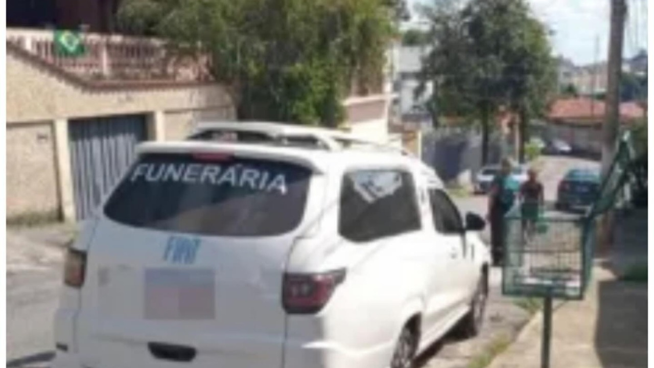 Carro de funerária é roubado com corpo dentro