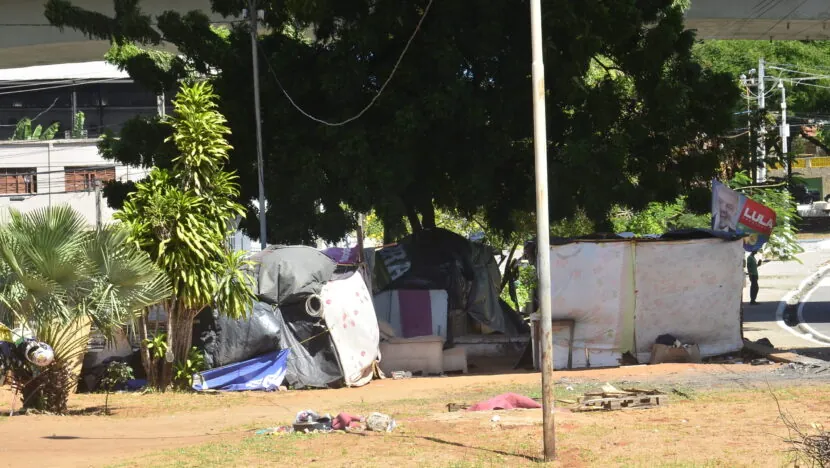 Justiça nega pedido de liminar para desocupação de pessoas no Viaduto do Baldo