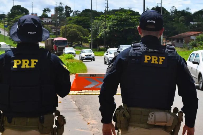 PRF reforça a fiscalização nas estradas federais durante o feriadão