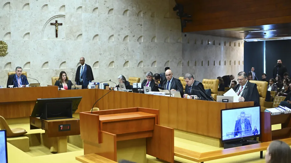 STF tem maioria para condenar pipoqueiro a um ano de prisão por envolvimento no 8 de janeiro