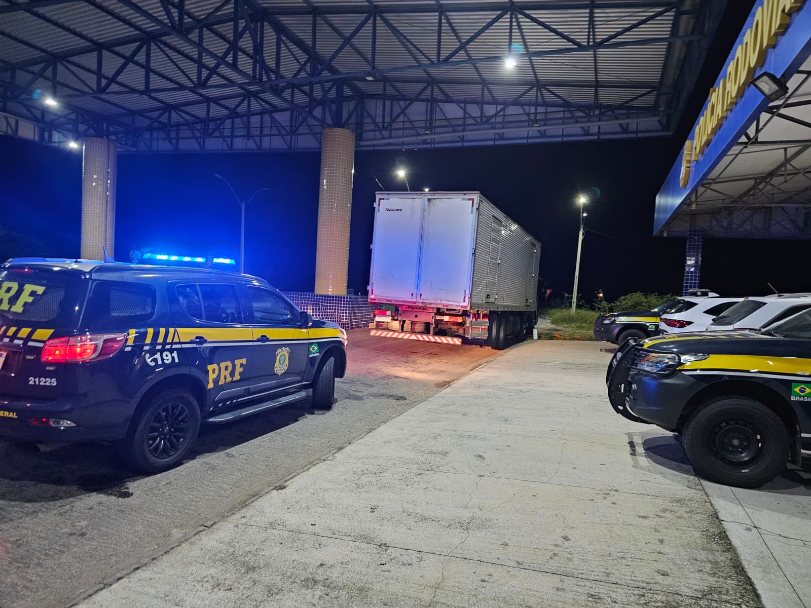Pneus roubados de carreta no Ceará são recuperados pela PRF no RN