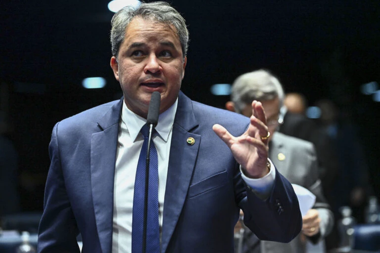 Líder do União Brasil no Senado sofre acidente de automóvel no Interior da Paraíba