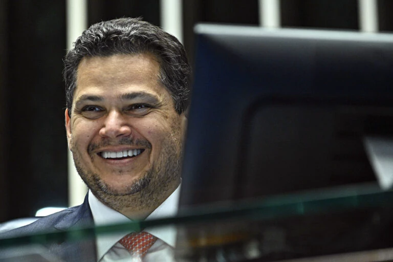 Senado reserva mais de R$ 80 milhões para gastar com carros