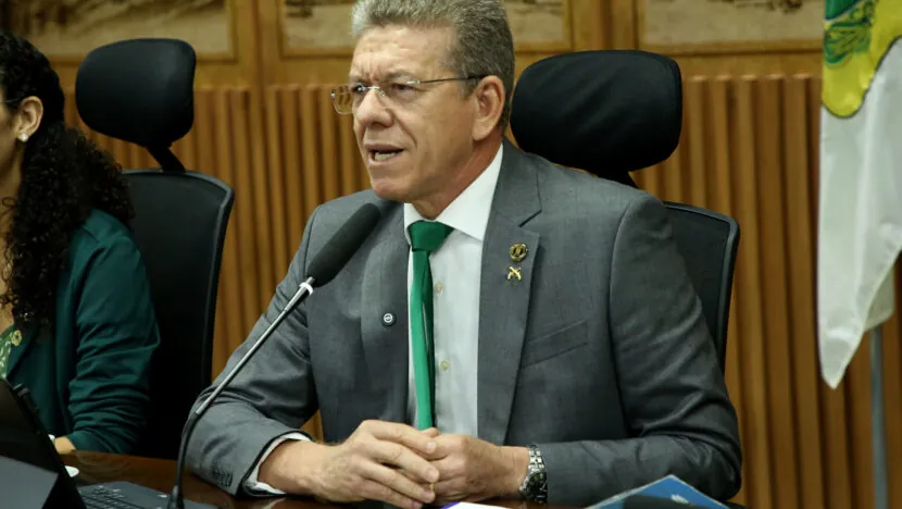 Vereador Eliabe acusa militância universitária de omissão diante de cortes de Lula na educação