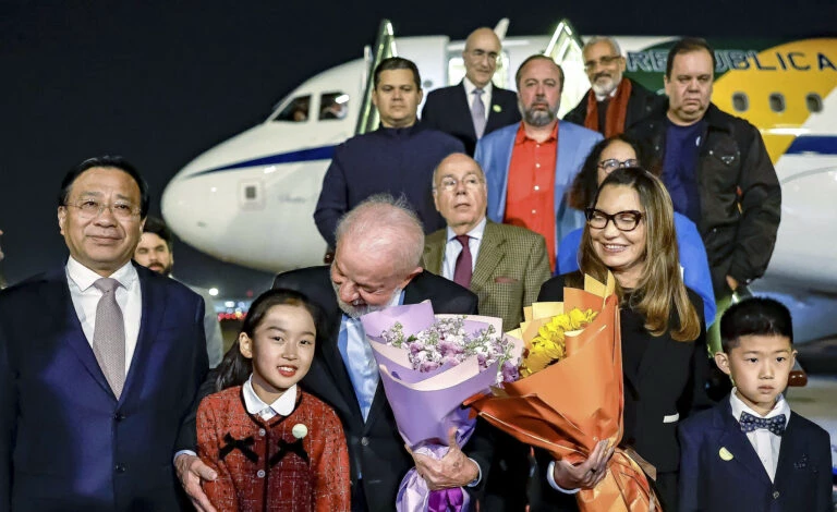Viagem de Lula à Rússia e China teve comitiva de 130 pessoas
