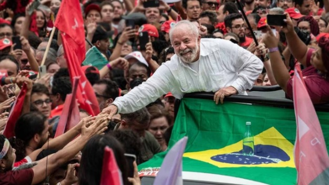PT cogita desistir de maiores estados em troca de palanque para Lula