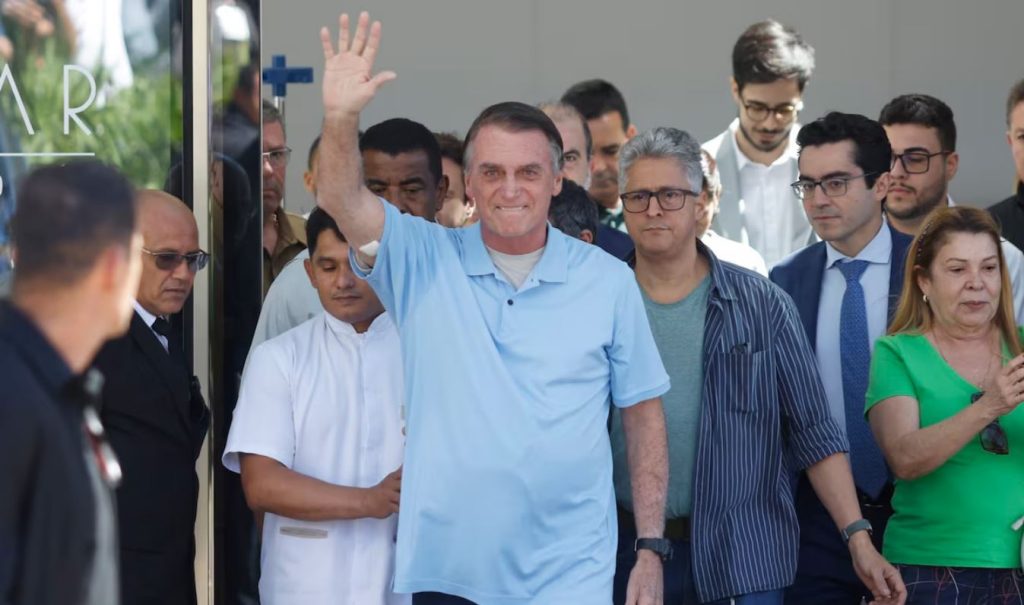 Bolsonaro contraria médicos e vai tentar participar de ato por anistia