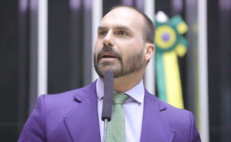 Após ofensiva da PGR e STF sobre Eduardo, PL divulga nota incisiva