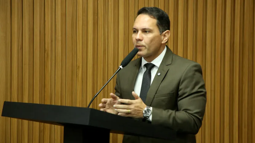 Projeto de Kleber quer cadastro, colete e regras para atuação de guardadores de carro em Natal